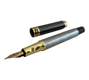 Best quality fountain pen, single piece, adorned with black and golden details